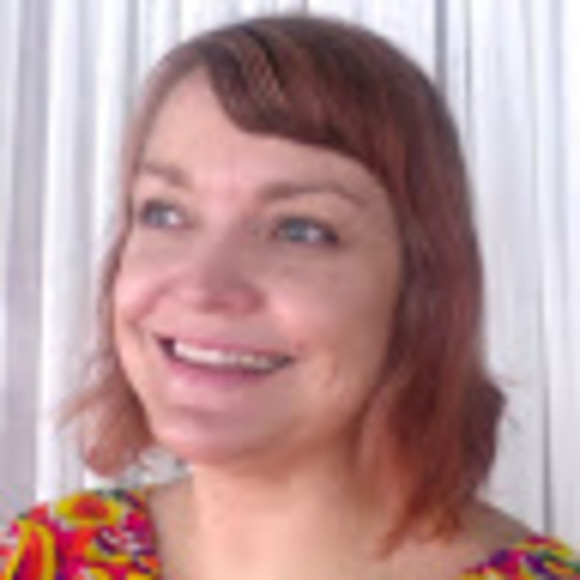 Profile Picture of Lori Hébert (@lorigolively) on Poshmark