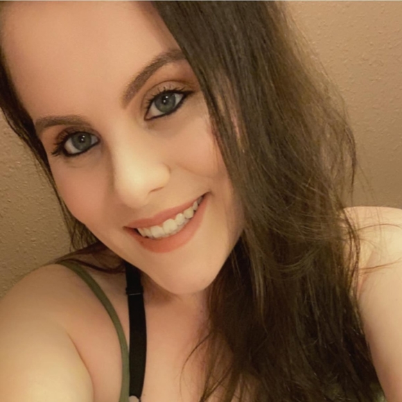 Profile Picture of Shelly Leininger (@rashellann) on Poshmark