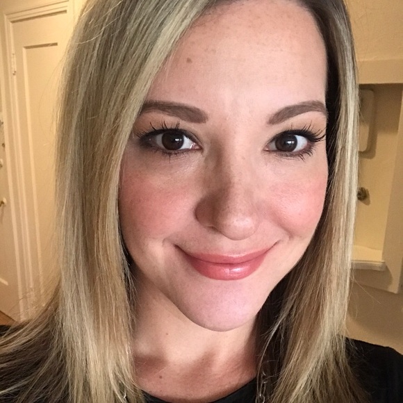 Profile Picture of Grace Lykins (@gracelykins16) on Poshmark