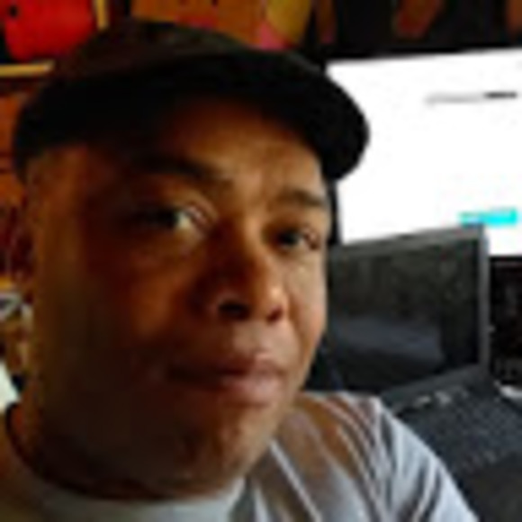Profile Picture of Barry Huff (@barry_huff) on Poshmark