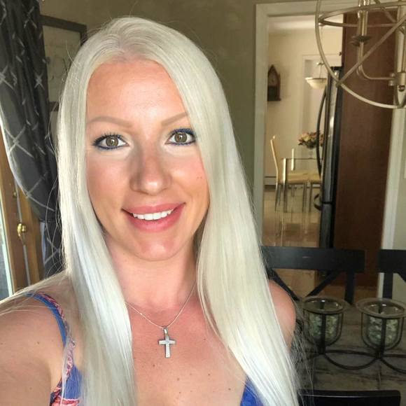 Elica Lesichka - Poshmark Profile Picture of Elica Lesichka (@elella) on Poshmark