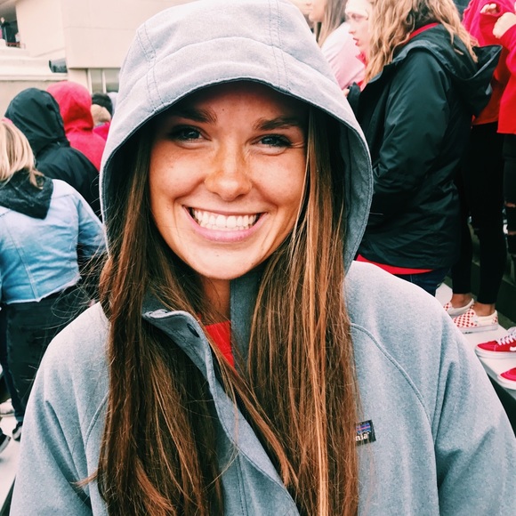 Profile Picture of Reagen Schulenberg (@itsreagennn) on Poshmark
