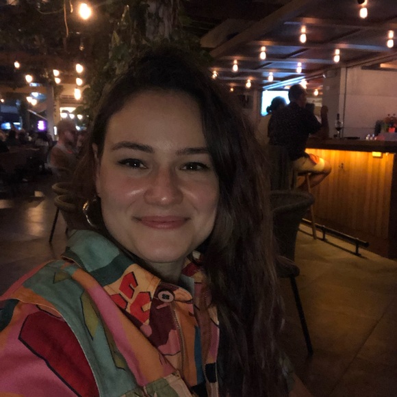 Profile Picture of Laura Lima (@lauraqll) on Poshmark