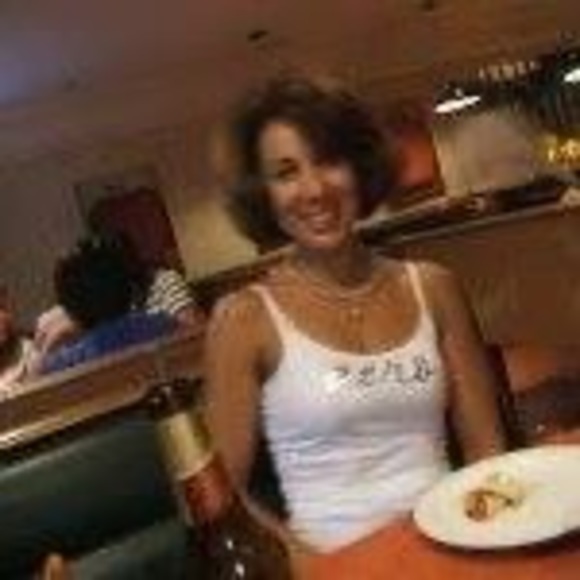 Profile Picture of Suzanne Sermeno freeman (@suzi4673) on Poshmark