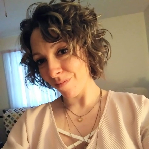 Profile Picture of Tiffany Vestal (@tnvassoc) on Poshmark