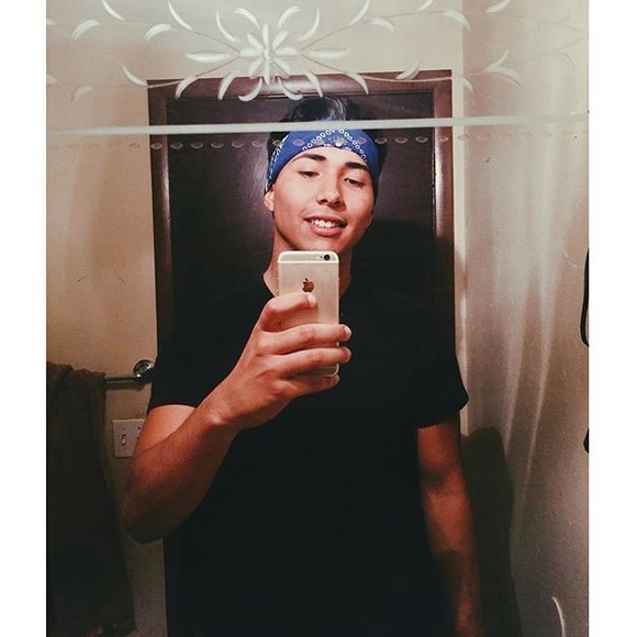 Profile Picture of Steven Flores (@kingsteven13) on Poshmark