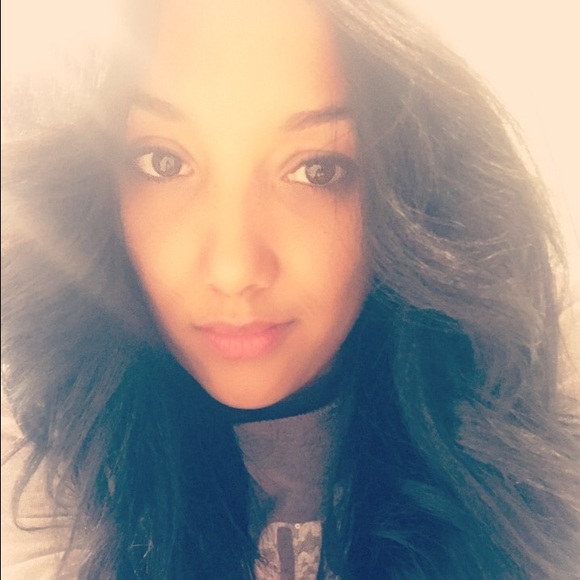 Profile Picture of Aimee Almanzar (@aishaneec) on Poshmark