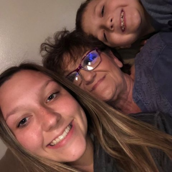 Profile Picture of Cathy Spears (@cathy_spears) on Poshmark