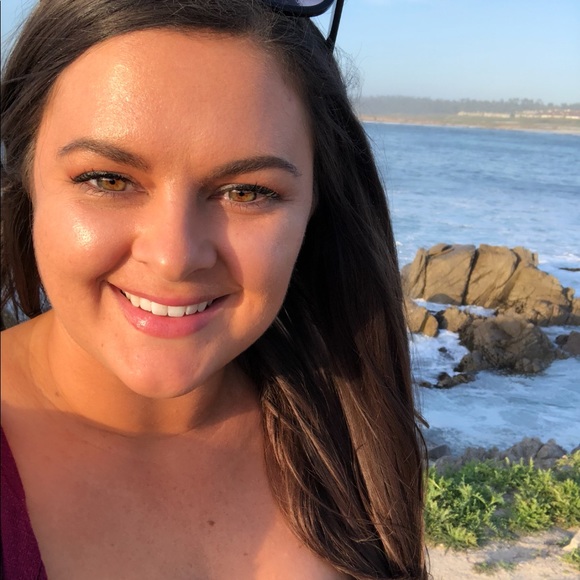 Profile Picture of Sarah Griener (@sarahgriener) on Poshmark