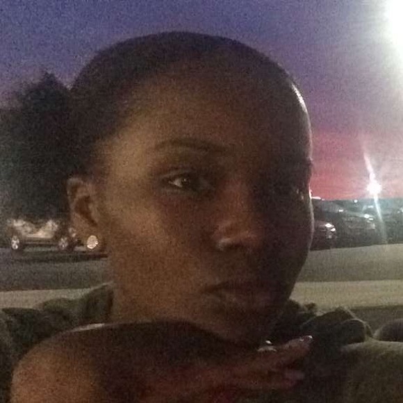 Profile Picture of Jordan Fields (@jordanmarie98) on Poshmark