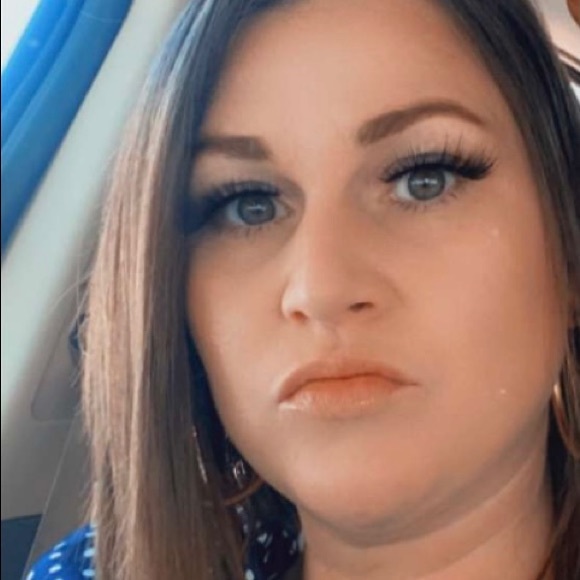 Profile Picture of Amber Sebren (@sebrenann) on Poshmark