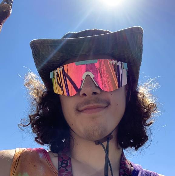 Profile Picture of Noah Quinn (@noahquinn29) on Poshmark