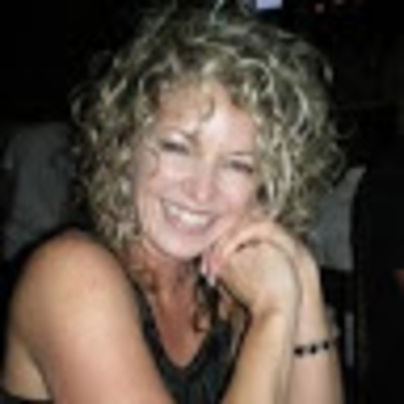 Profile Picture of Dani Bisetti (@dbisetti) on Poshmark