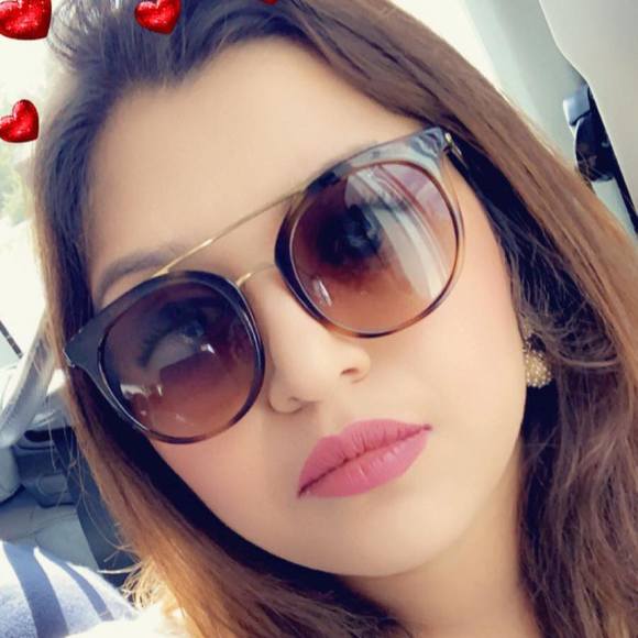 Profile Picture of Nadia Anwar (@nadiafarrukh03) on Poshmark