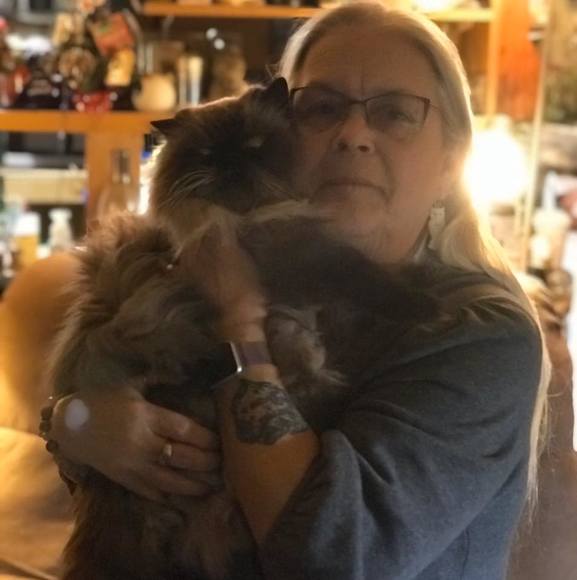 Lorna Reely - Poshmark Profile Picture of Lorna Reely (@llreely) on Poshmark