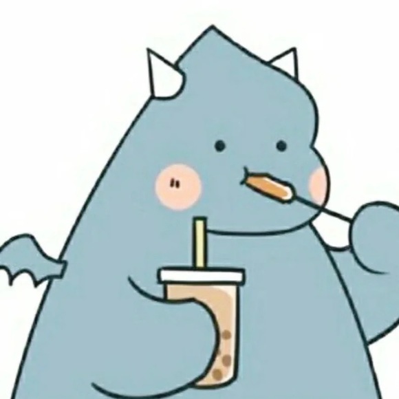 Profile Picture of Siwen Tang (@annieletitgo) on Poshmark