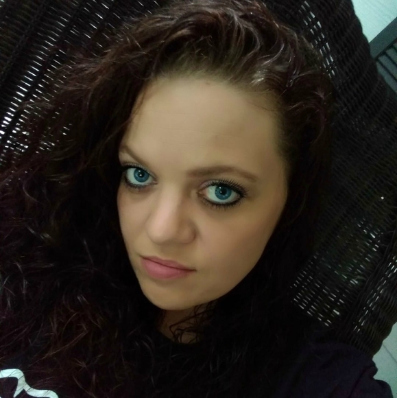 Profile Picture of Jessica Parsons (@eliparsons02) on Poshmark