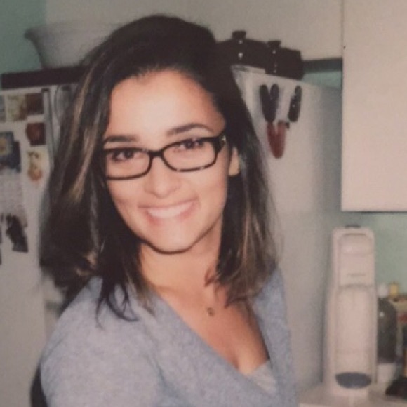 Profile Picture of Lora Bojilova (@lora_boji) on Poshmark