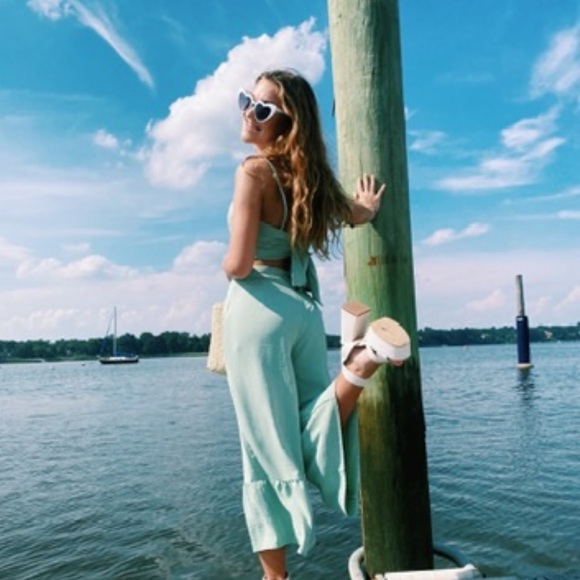 Profile Picture of Juliette Fixsen (@juliettefixsen) on Poshmark