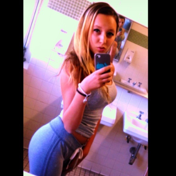 Profile Picture of Sam Mccarthy (@samixxleigh) on Poshmark