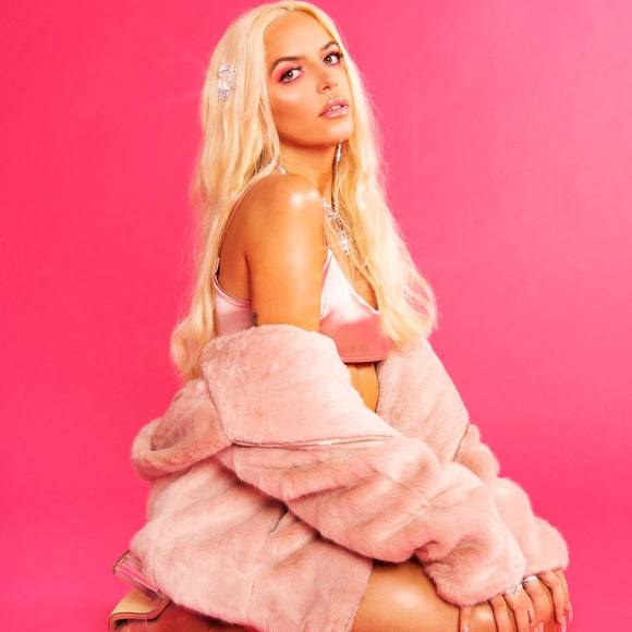 Profile Picture of Catarina Bernardino (@catherinesunday) on Poshmark