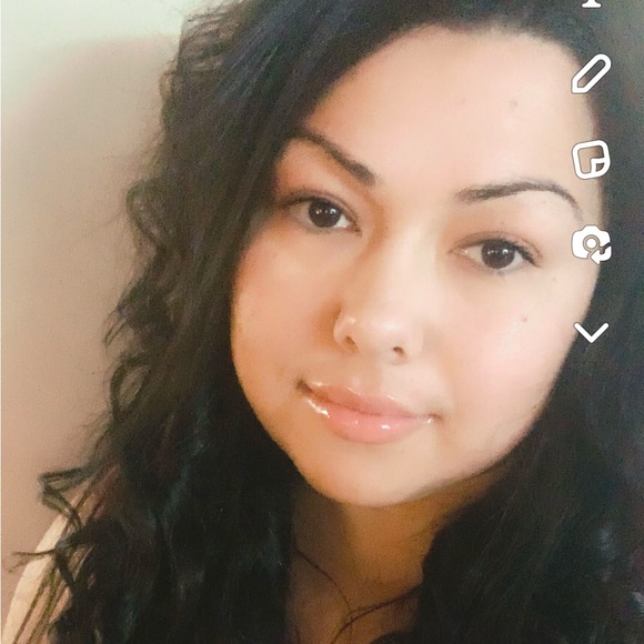 Profile Picture of Veronica Janoski (@vjanoski3) on Poshmark