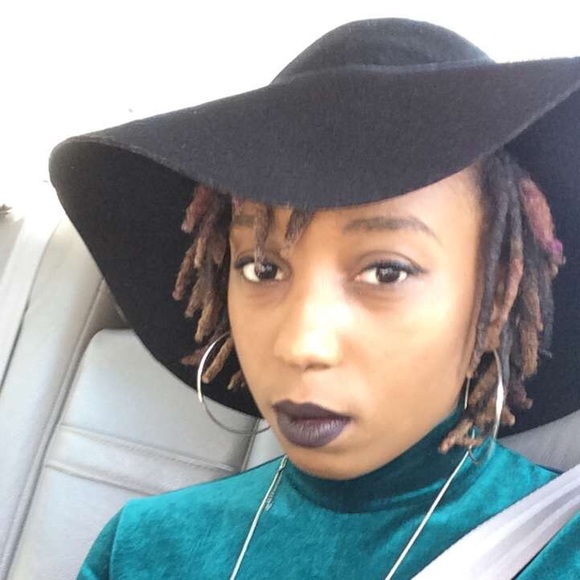 Profile Picture of Nadia Clinkscales (@nadis_face) on Poshmark
