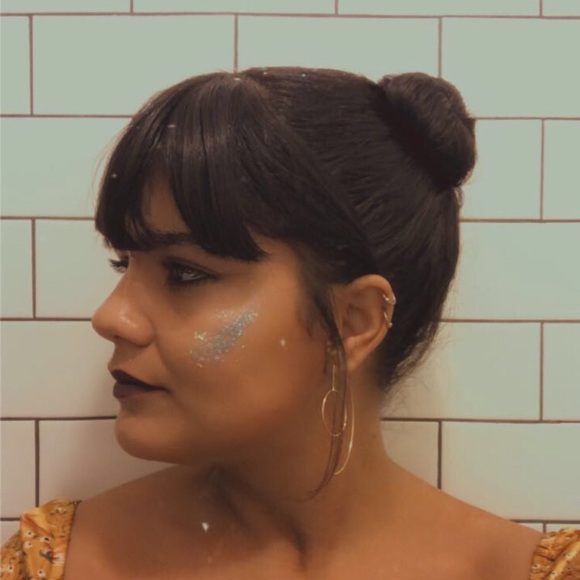 Profile Picture of Sam travelista Escobar (@samdeplume) on Poshmark