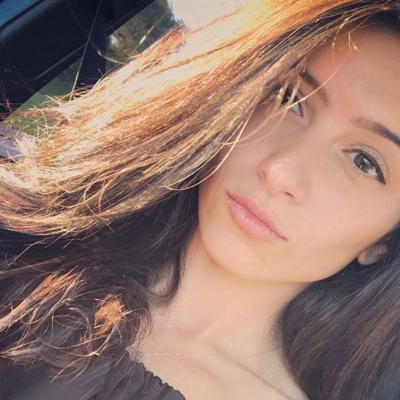 Profile Picture of Majdulin Dawad (@majdulindawad) on Poshmark