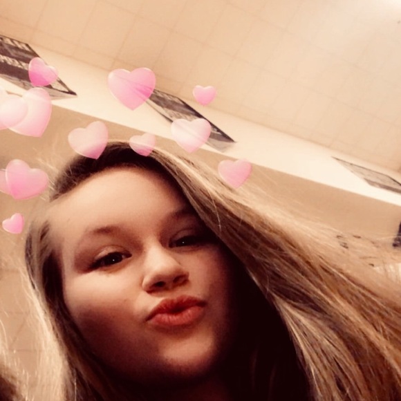 Profile Picture of Charley Wagar (@charleywagar) on Poshmark