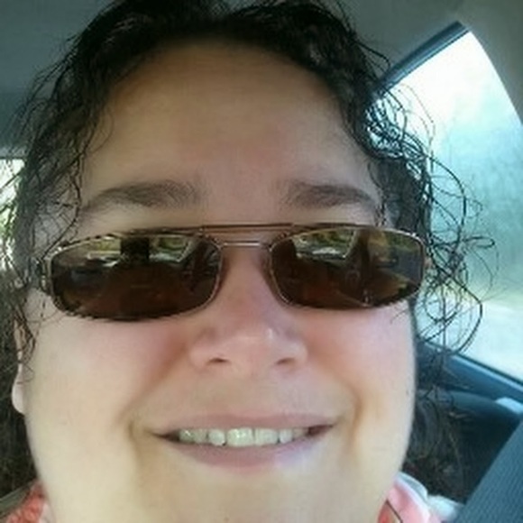 Valerie Saundry - Poshmark Profile Picture of Valerie Saundry (@valsaundry) on Poshmark