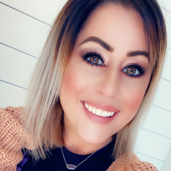 Profile Picture of Victoria Ferrill (@vferrill20) on Poshmark