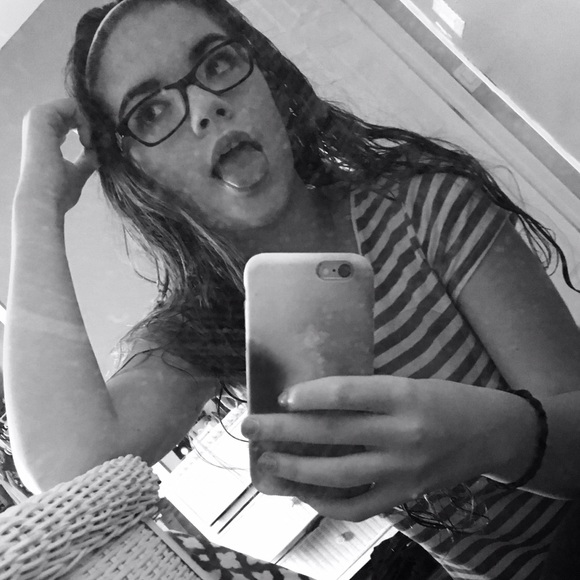 Profile Picture of Kylee Lowman (@kyleee053) on Poshmark