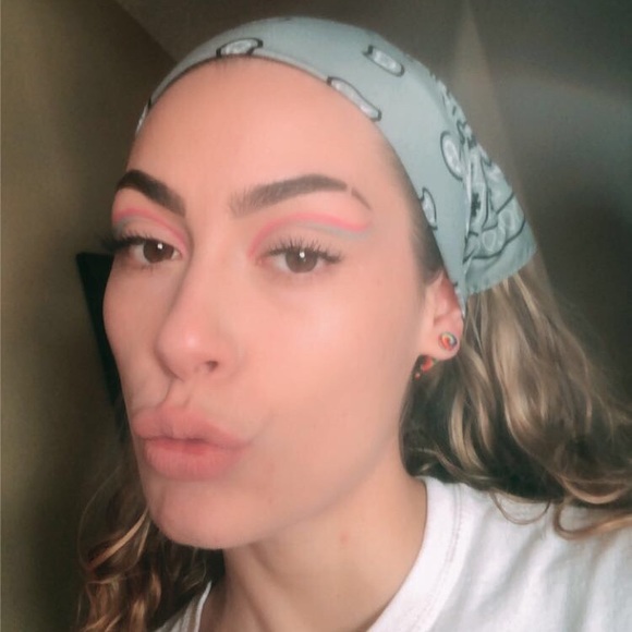 Profile Picture of Kqli Landrum (@kalilandrim) on Poshmark