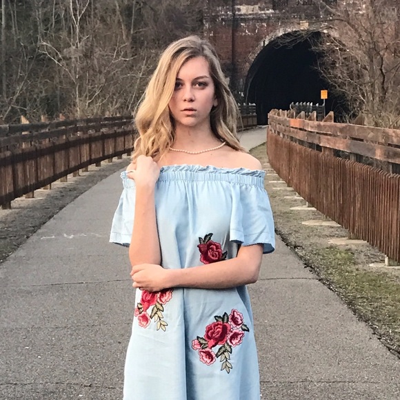 Profile Picture of Ava Peroni (@avaperoni) on Poshmark