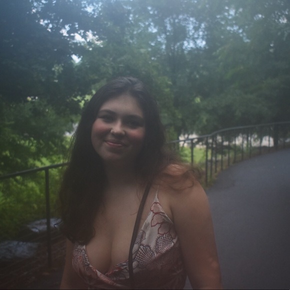 Profile Picture of Iris Little (@iris_little) on Poshmark