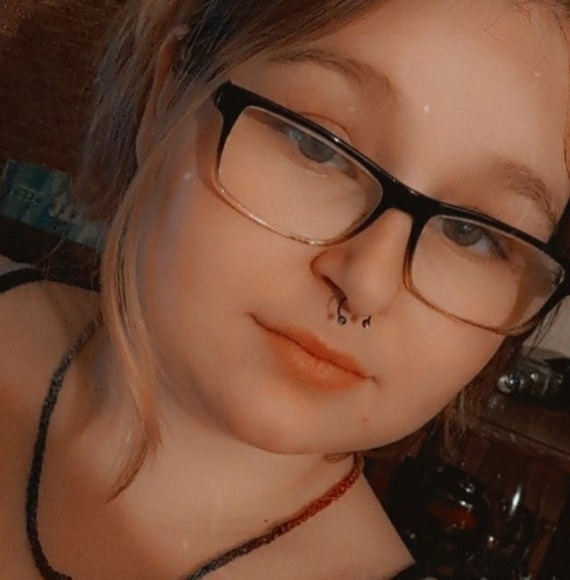 Profile Picture of Justine Kohlmann (@jessiekohlmann) on Poshmark