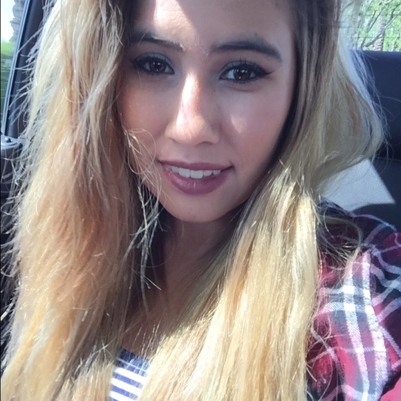 Profile Picture of Vernice Ortiz (@berni_smiles) on Poshmark