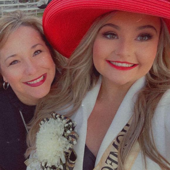 Profile Picture of Wanda Touchette (@wandatouchette) on Poshmark