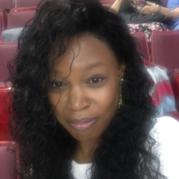 Profile Picture of Jalisa Jenson (@lovepies2) on Poshmark