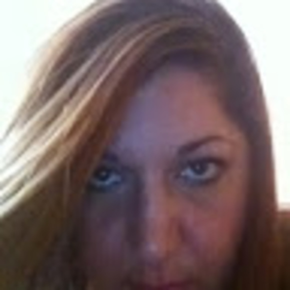 Profile Picture of Karin Ariniello (@kariniello0775) on Poshmark