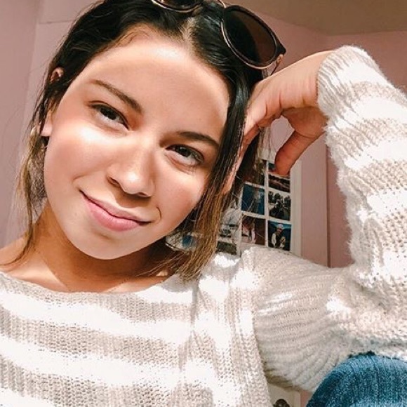 Profile Picture of Paulina Aceves (@paulinaascloset) on Poshmark