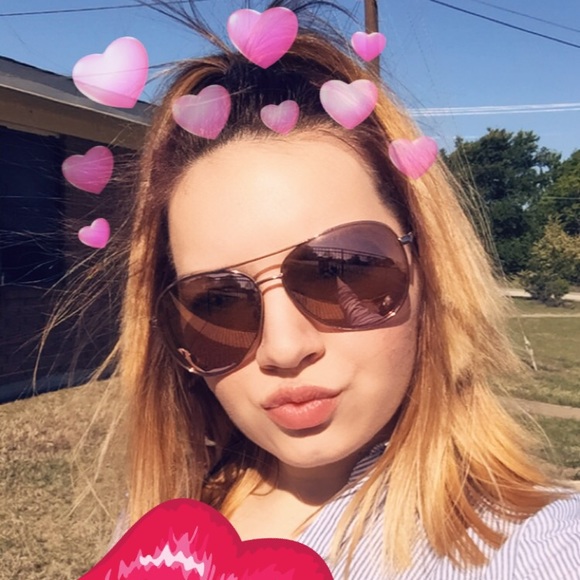 Profile Picture of Samantha Pendergraff (@sapendergraft) on Poshmark