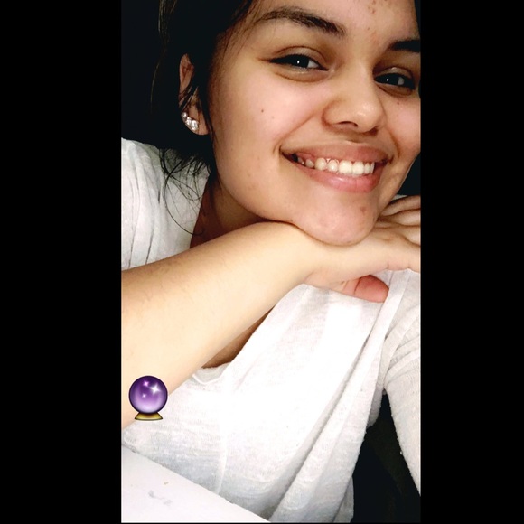 Profile Picture of Xochiltl Nunez-ariza (@xoeyxoxo) on Poshmark