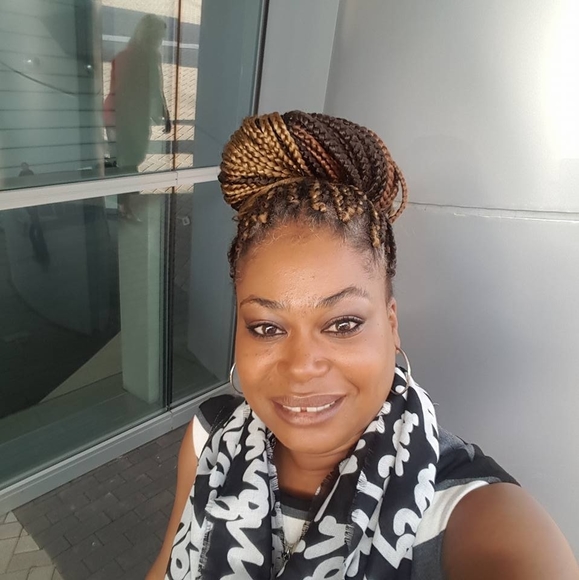 Profile Picture of Crystal Tydings (@crymk) on Poshmark