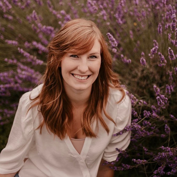 Profile Picture of Carissa Coyle (@carissacoyle) on Poshmark