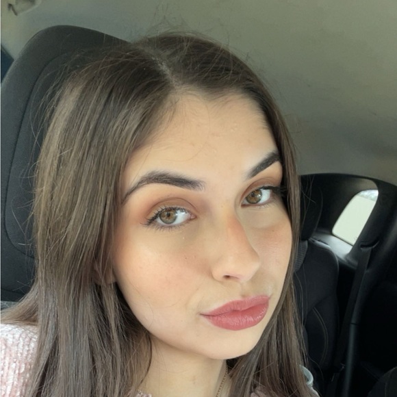 Profile Picture of Jamie Gossens (@jamieg421) on Poshmark