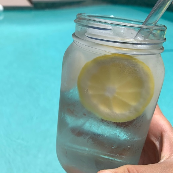 Profile Picture of Hannah Macy (@hannah_macy) on Poshmark