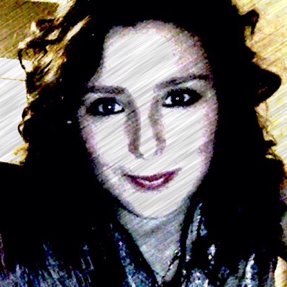 Profile Picture of Erica Winkelstein (@ewinkelstein) on Poshmark