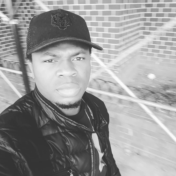 Profile Picture of Larphyteloaps Lapite (@larphyte) on Poshmark